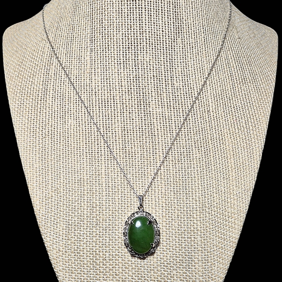 Vintage Sterling Silver BC Jade Oval Pendant Necklace - Picture 3 of 7
